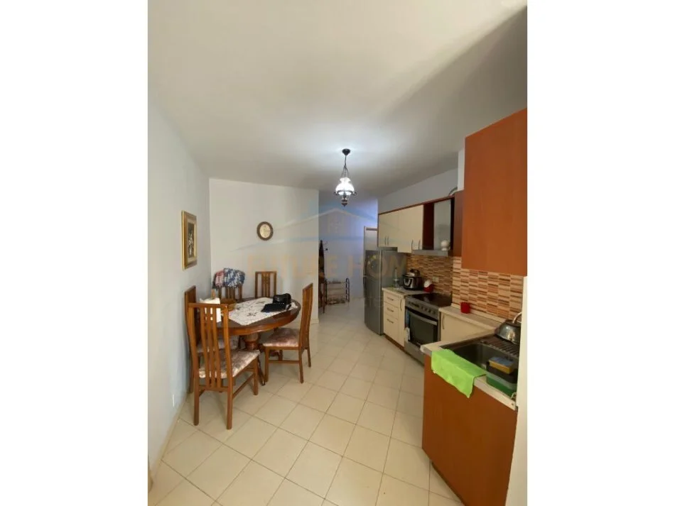 Tirane, jepet me qera apartament 2+1 Kati 2, 90 m² 600 € (Prokurorisë, Mine Peza)