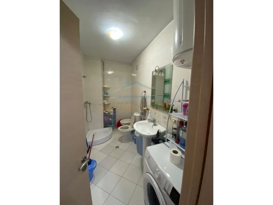 Tirane, jepet me qera apartament 2+1 Kati 2, 90 m² 600 € (Prokurorisë, Mine Peza)