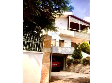 Tirane, shitet Vile 4+1 Kati 3, 379 m² 700.000 € (Vilat Gjermane, Tirane, AREA42675)