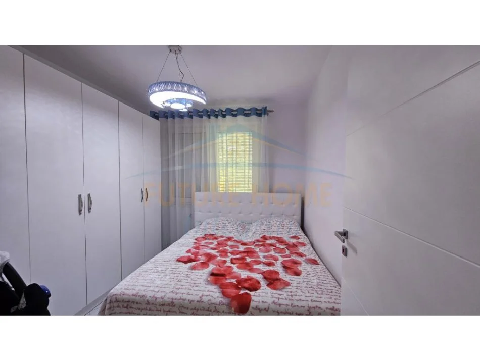 Tirane, jepet me qera apartament 2+1+Ballkon Kati 4, 60 m² 500 € (Ferit Xhajko)