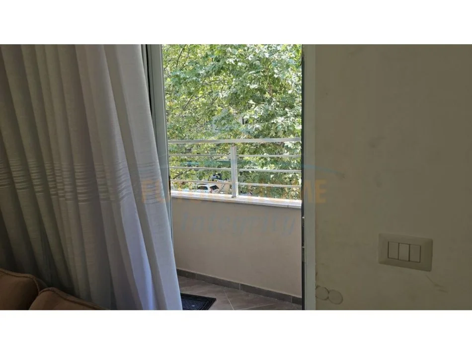 Tirane, jepet me qera apartament 2+1 Kati 4, 63 m² 500 € (Rruga Ferit Xhajko)