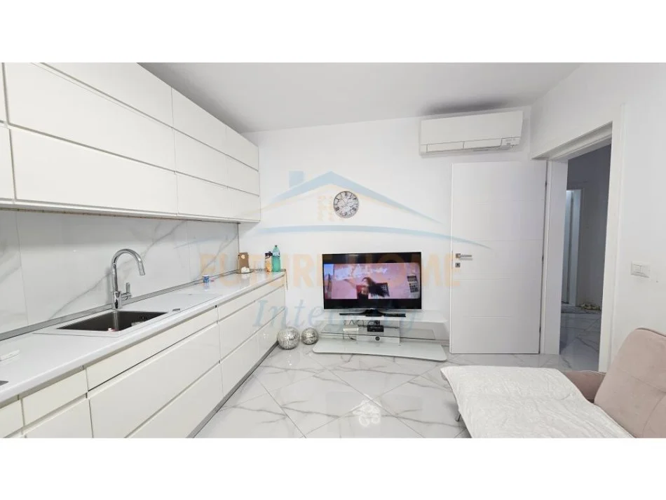 Tirane, jepet me qera apartament 2+1 Kati 4, 60 m² 500 € (Ferit Xhajko)