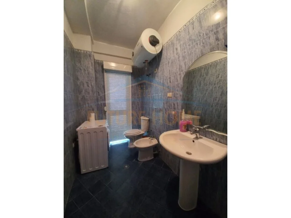 Tirane, jepet me qera apartament 2+1 Kati 10, 170 m² 700 € (STADIUMI DINAMO)