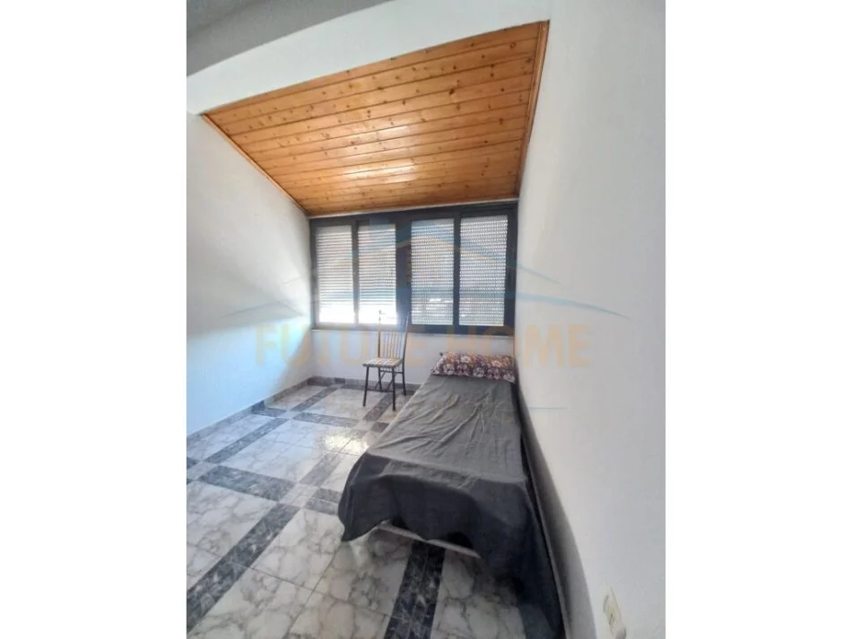 Tirane, jepet me qera apartament 2+1 Kati 10, 170 m² 700 € (STADIUMI DINAMO)