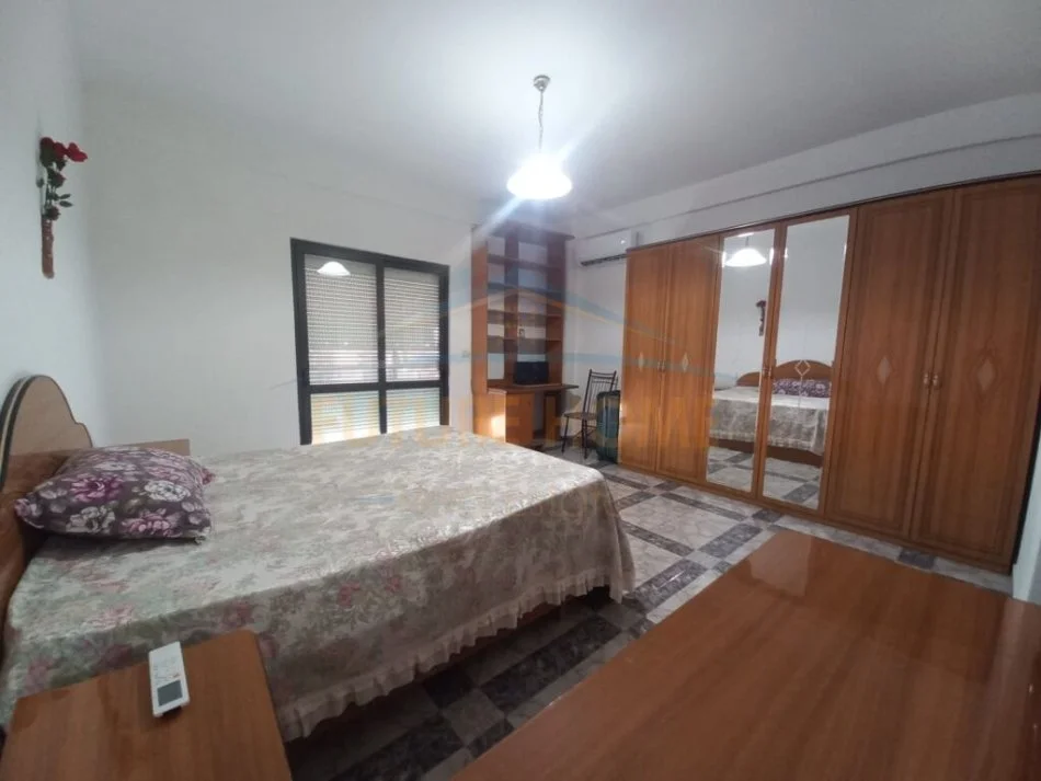 Tirane, jepet me qera apartament 2+1 Kati 10, 170 m² 700 € (STADIUMI DINAMO)