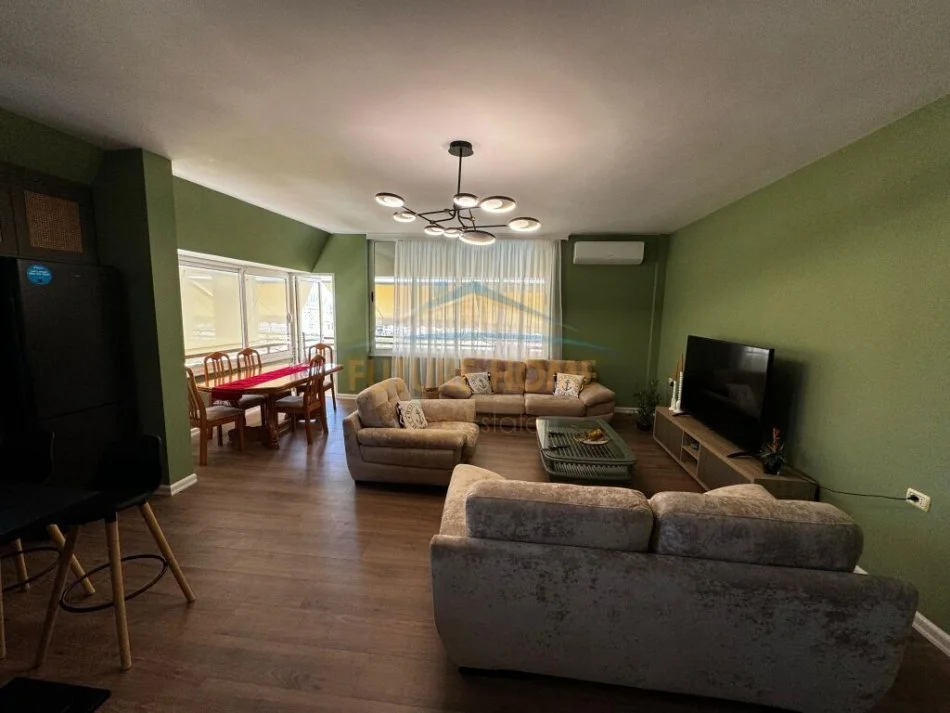 Tirane, jepet me qera apartament 2+1+Ballkon Kati 6, 140 m² 1.000 € (Liqeni Artificial)