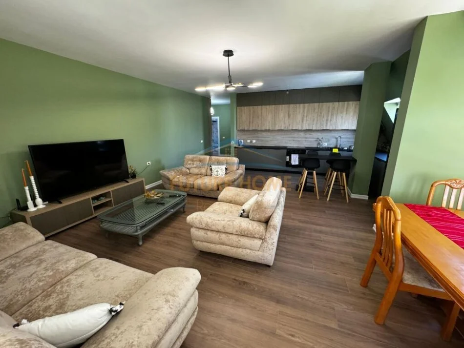 Tirane, jepet me qera apartament 2+1 Kati 6, 142 m² 1.000 € (Liqeni Artififcial)