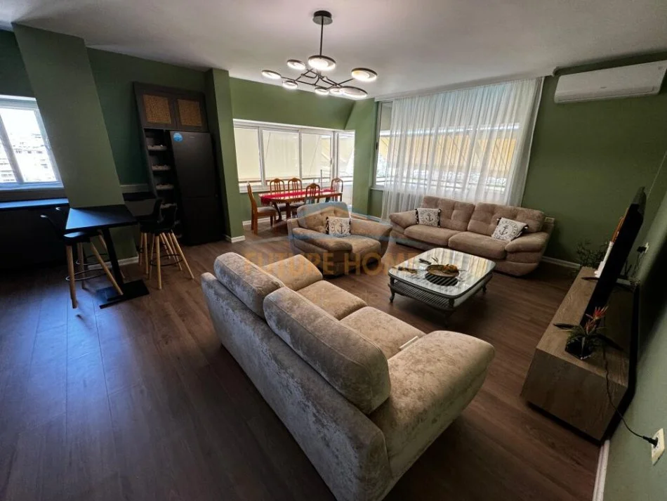 Tirane, jepet me qera apartament 2+1+Ballkon Kati 6, 140 m² 1.000 € (Liqeni Artificial)