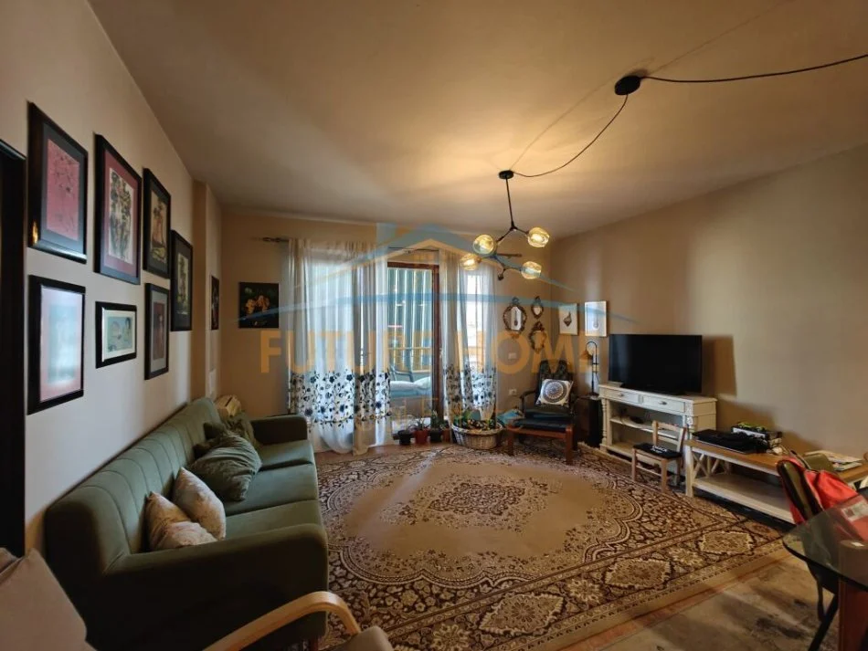 Tirane, jepet me qera apartament 2+1 Kati 5, 106 m² 1.000 € (RRUGA E KAVAJES)