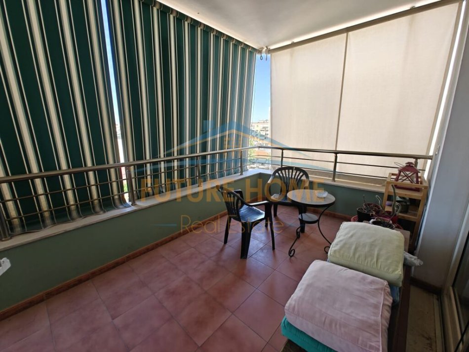 Tirane, jepet me qera apartament 2+1 , 106 m² 1.000 € (Rruga e Kavajes)