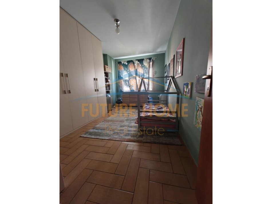 Tirane, jepet me qera apartament 2+1 , 106 m² 1.000 € (Rruga e Kavajes)