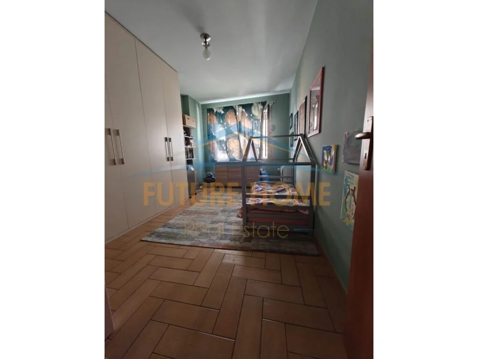 Tirane, jepet me qera apartament 2+1 Kati 5, 106 m² 1.000 € (RRUGA E KAVAJES)