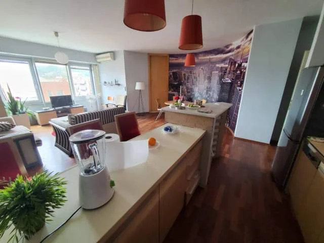 Tirane, jepet me qera apartament 2+1+A+BLK Kati 9, 110 m² 65.000 Leke (Rruga e Kavajes)