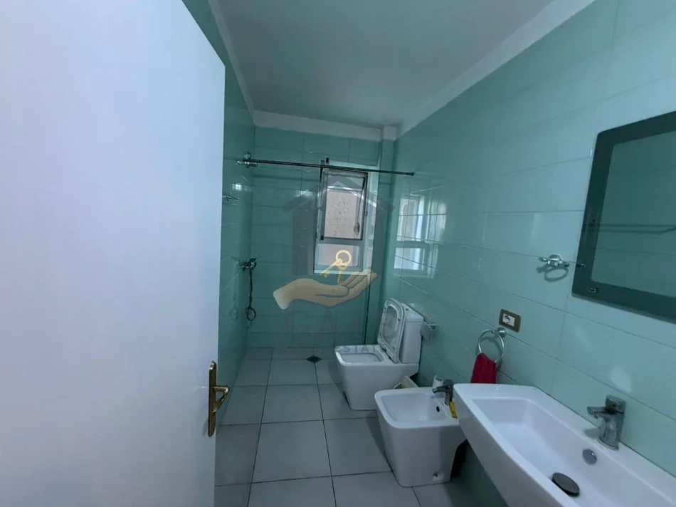 Durres, shitet apartament 2+1+Ballkon Kati 2, 92 m² 124.000 € (muzeumi durres)