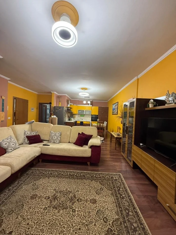 Tirane, jepet me qera apartament 2+1 Kati 6, 135 m² 600 € (Don Bosko)