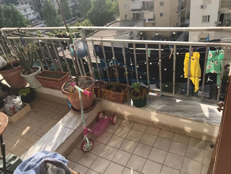 Tirane, shitet apartament 2+1+Ballkon Kati 5, 82 m² 125.000 € (Fusha e Aviacionit)