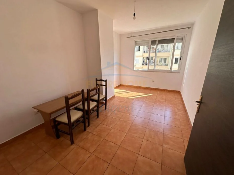 Tirane, shitet apartament 2+1+Ballkon Kati 5, 92 m² 115.000 € (Unaza e Re)
