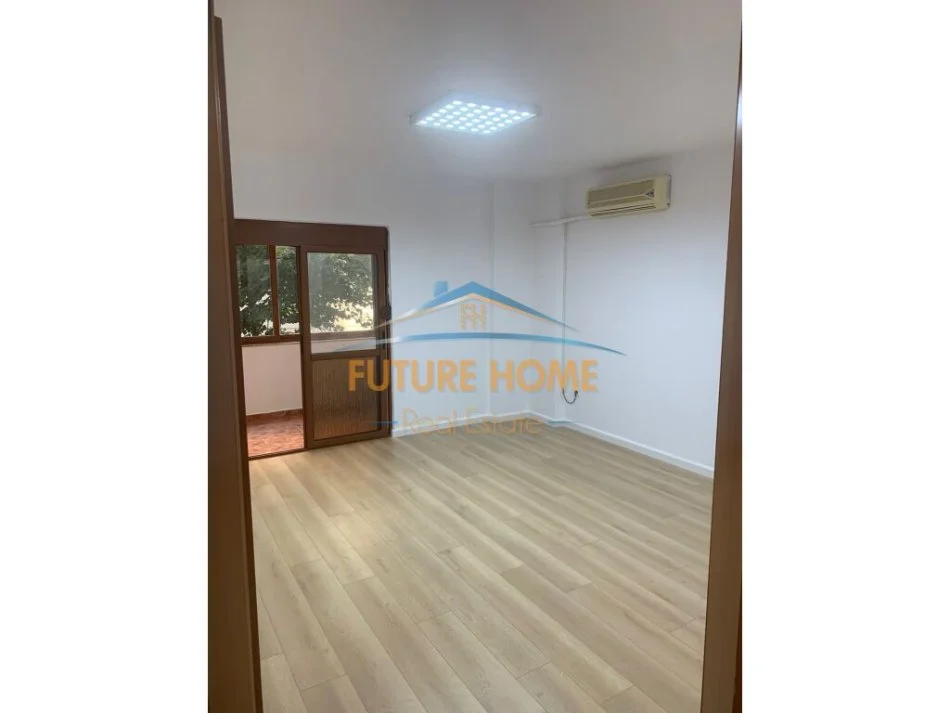 Tirane, jepet me qera ambjent biznesi Kati 1, 100 m² 1.000 € (Rruga e Bogdaneve)