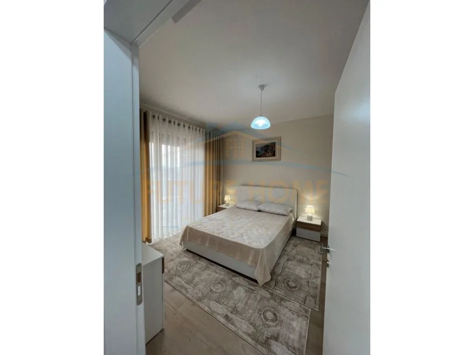 Tirane, jepet me qera apartament 1+1+Ballkon Kati 6, 86 m² 650 € (Kinostudio)