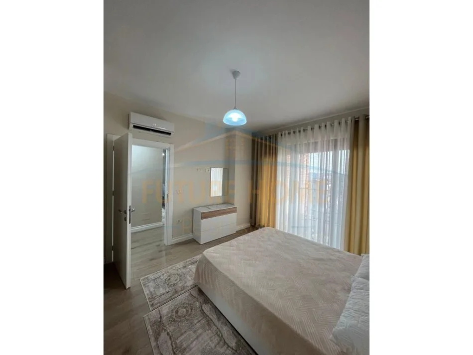 Tirane, jepet me qera apartament 1+1+Ballkon Kati 6, 86 m² 650 € (Kinostudio)