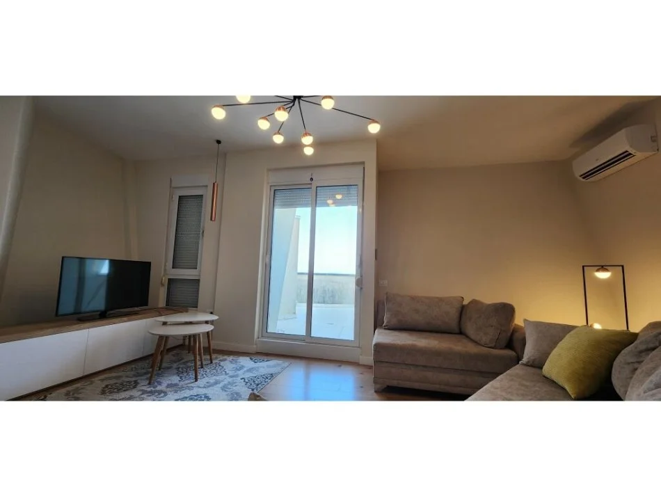 Tirane, jepet me qera apartament 2+1+Ballkon Kati 12, 650 € (Ish Parku)