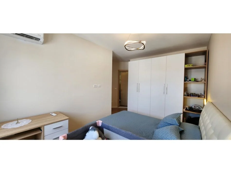 Tirane, jepet me qera apartament 2+1+Ballkon Kati 12, 650 € (Ish Parku)