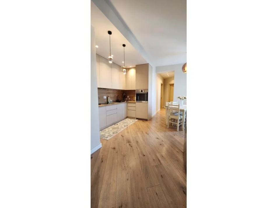 Tirane, jepet me qera apartament 2+1+Ballkon Kati 12, 650 € (Ish Parku)