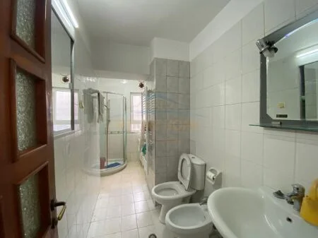 Shitet Apartament 3+1, (Rruga Sitki Cico, Brryli, Tirane, AREA42738)