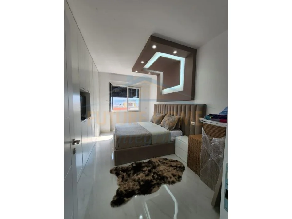 Tirane, shitet apartament 2+1+Ballkon Kati 8, 105 m² 235.000 € (Ali Demi)