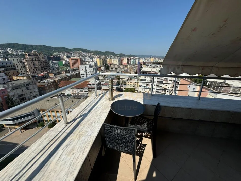 Tirane, jepet me qera apartament 2+1+Ballkon Kati 12, 95 m² 800 € (Sheshi Willson)
