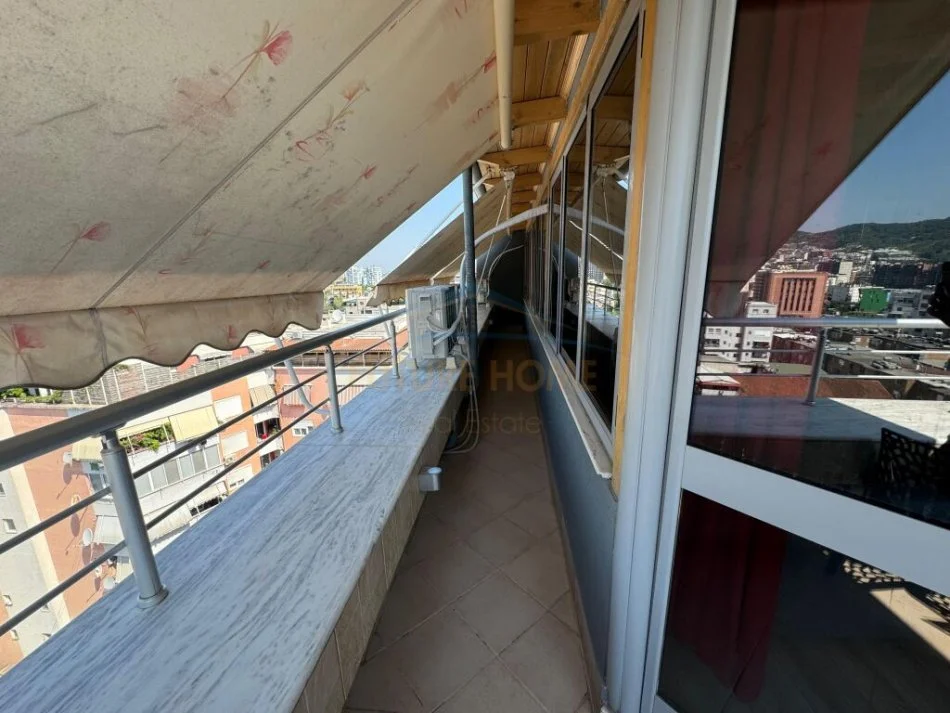 Tirane, jepet me qera 2+1 Kati 12, 95 m² 800 € (Sheshi Wilson)