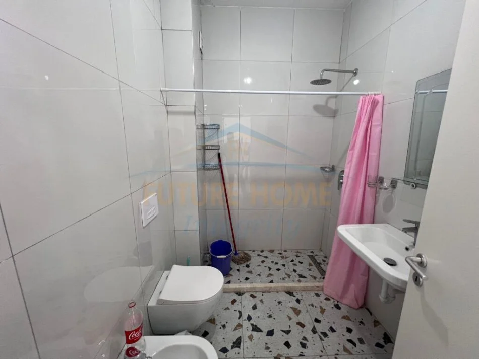 Tirane, jepet me qera apartament 2+1 Kati 4, 69 m² 400 € (ALI DEM)