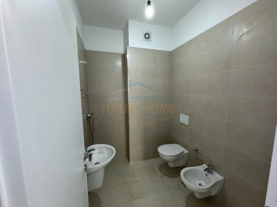 Tirane, jepet me qera apartament 2+1 Kati 5, 100 m² 800 € (Parku Olimpik)
