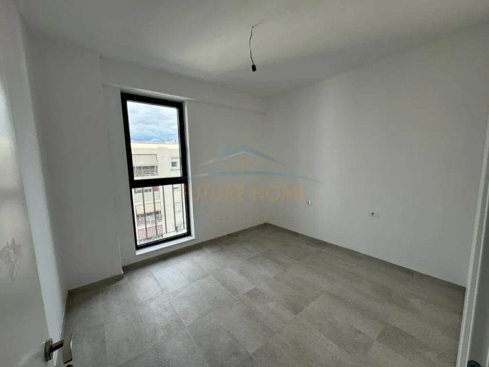 Tirane, jepet me qera apartament 2+1 Kati 5, 100 m² 800 € (Parku Olimpik)
