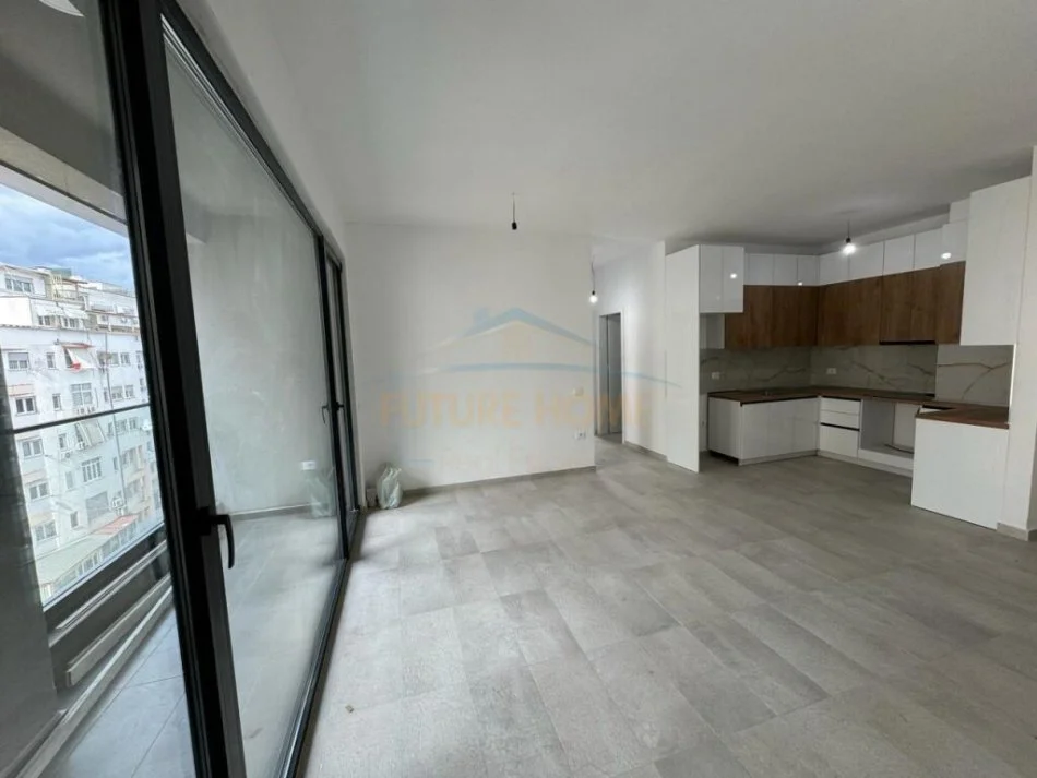 Tirane, jepet me qera apartament 2+1 Kati 5, 100 m² 800 € (Parku Olimpik)