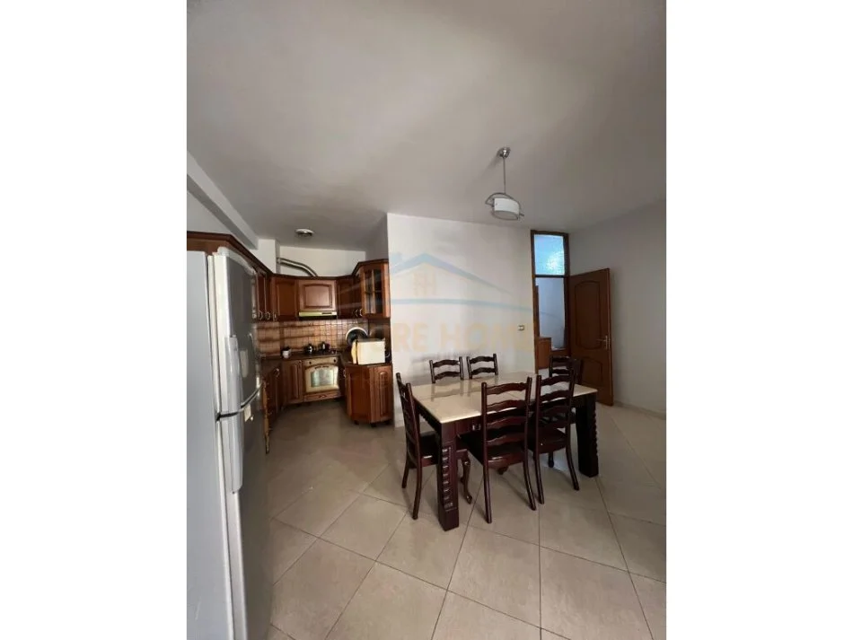 Tirane, jepet me qera apartament 1+1+Ballkon Kati 2, 97 m² 500 € (Komuna e Parisit)