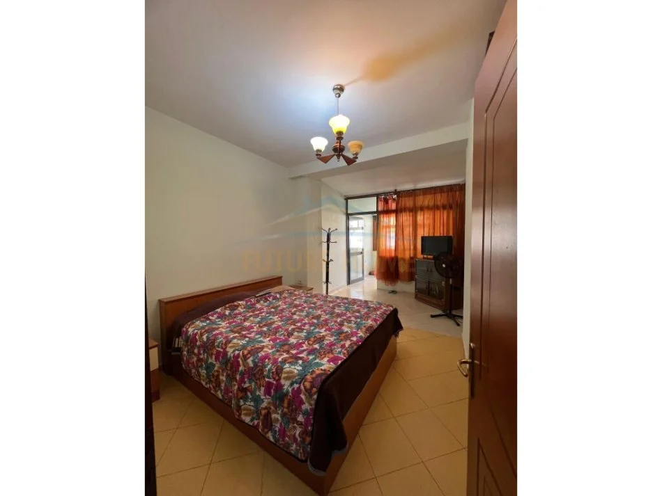 Tirane, jepet me qera apartament 1+1+Ballkon Kati 2, 97 m² 500 € (Komuna e Parisit)