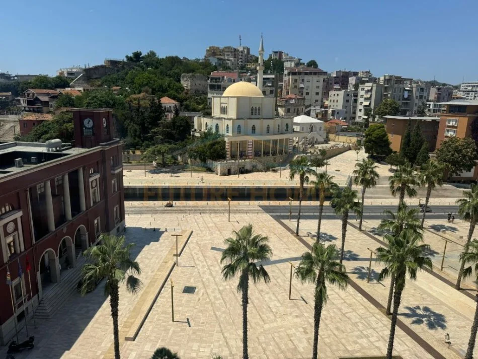 Durres, jepet me qera ambjent biznesi Kati 6, 87 m² 700 € (Prane Bashkise ,Durres)