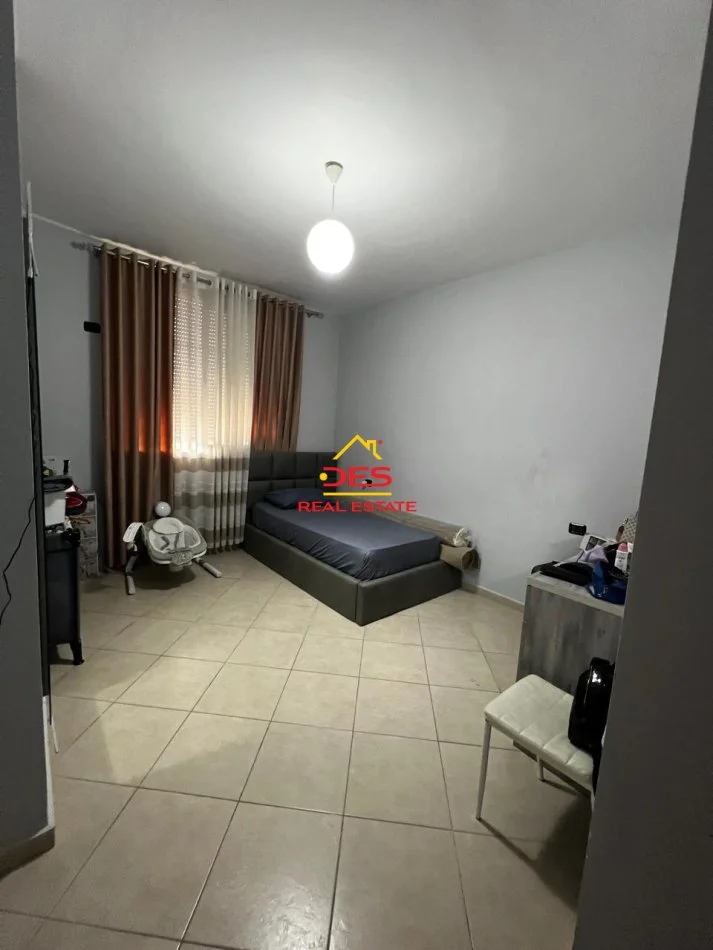 Vlore, shitet apartament 2+1+Ballkon Kati 3, 105 m² 140.000 € (Rruga Enver Jaho)