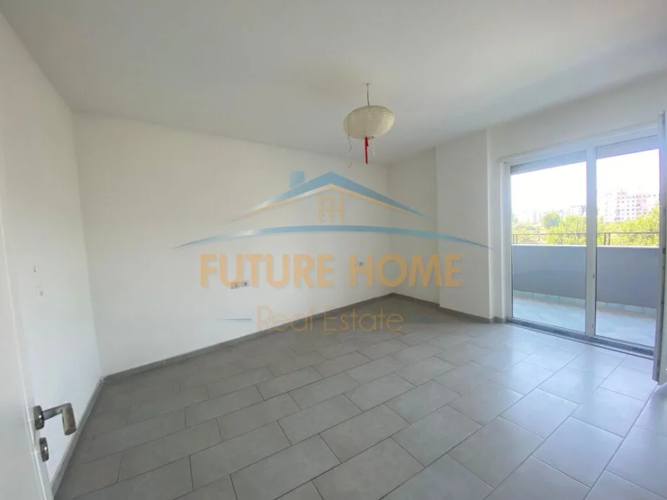 Tirane, shitet apartament 3+1+Ballkon Kati 4, 137 m² 185.000 € (UNAZA E RE)