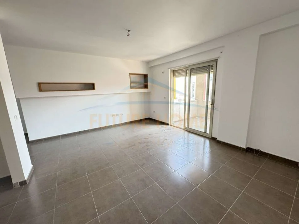 shitet 1+1 , (UNAZA E RE)