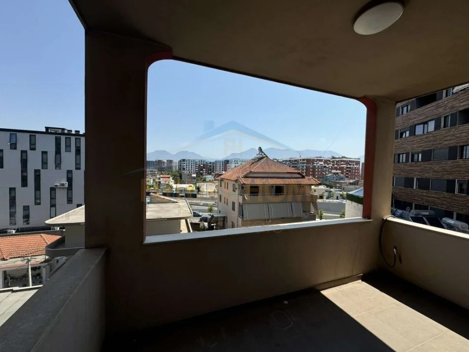 Tirane, shitet apartament 2+1+Ballkon Kati 4, 101 m² 145.000 € (Unaza e Re)