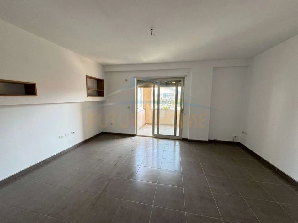 Tirane, shitet apartament 2+1+Ballkon Kati 4, 101 m² 145.000 € (Unaza e Re)