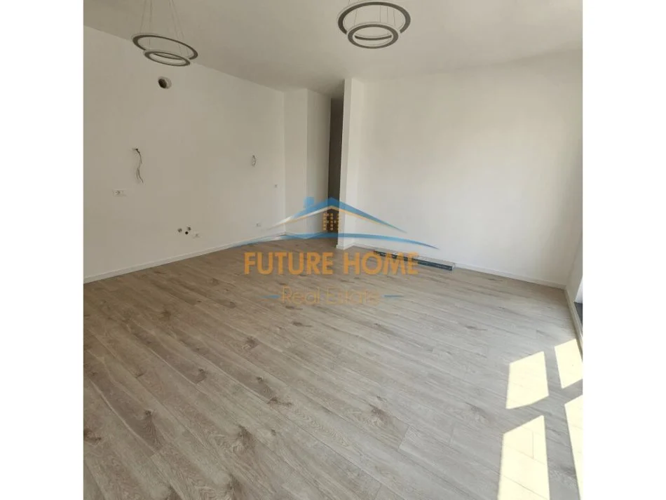 Tirane, jepet me qera ambjent biznesi Kati 1, 64 m² 950 € (Rruga Myslym Shyri, prane Grepi i Arte)