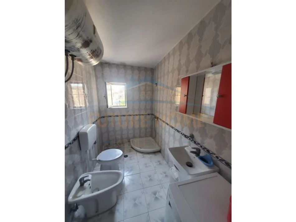 Tirane, jepet me qera apartament 2+1 Kati 5, 78 m² 400 € (Ali Demi)