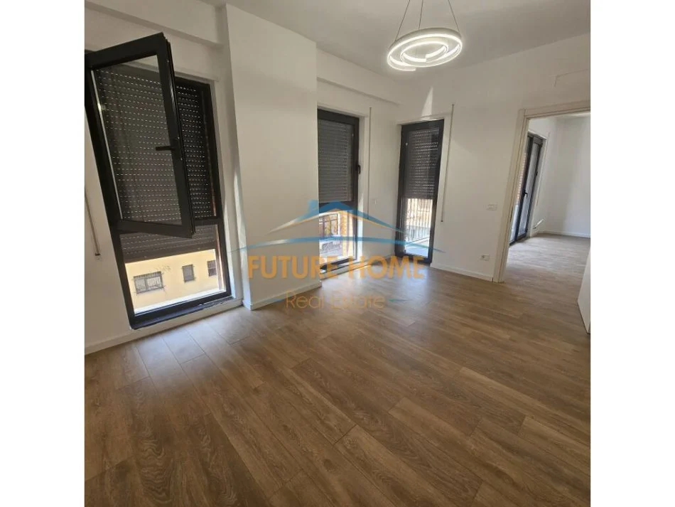 Tirane, jepet me qera ambjent biznesi Kati 1, 75 m² 1.100 € (Myslym Shyri)