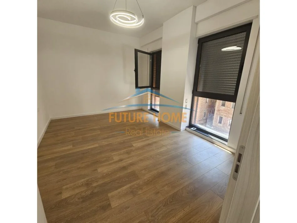 Tirane, jepet me qera ambjent biznesi Kati 1, 75 m² 1.100 € (Myslym Shyri)