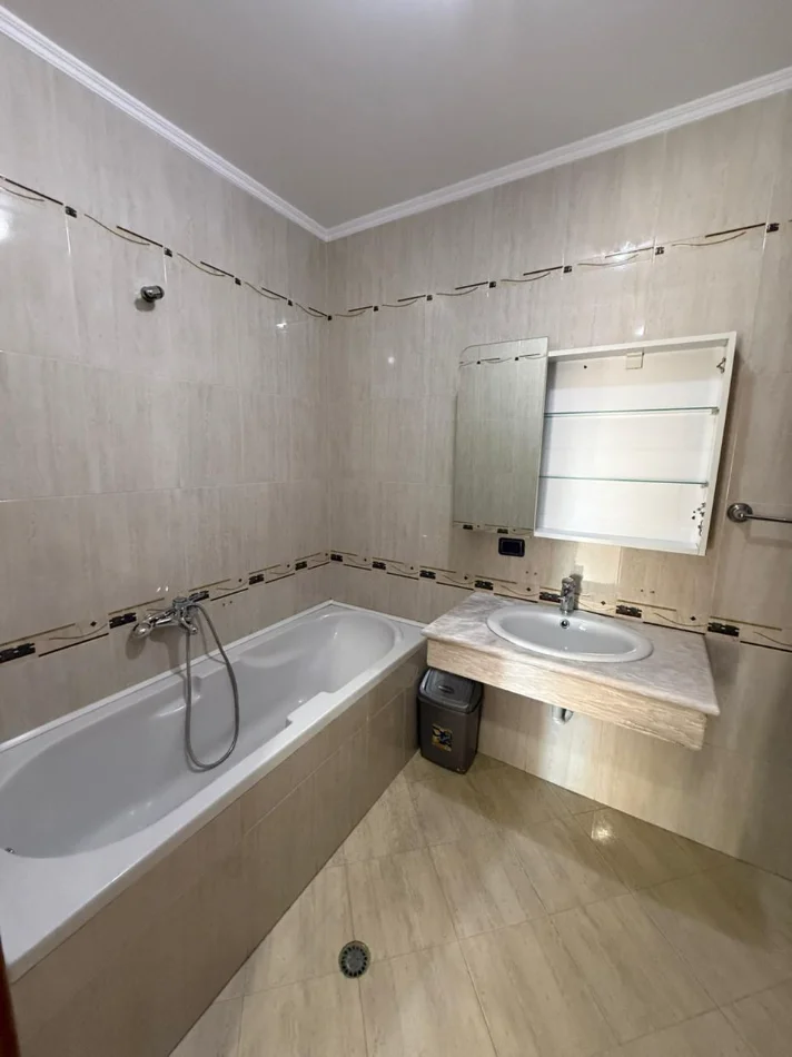 Tirane, jepet me qera apartament 2+1 Kati 7, 110 m² 750 € (prane Prokurorise se Pergjithshme.)