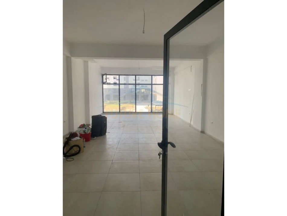 Tirane, jepet me qera ambjent biznesi Kati 2, 80 m² 600 € 