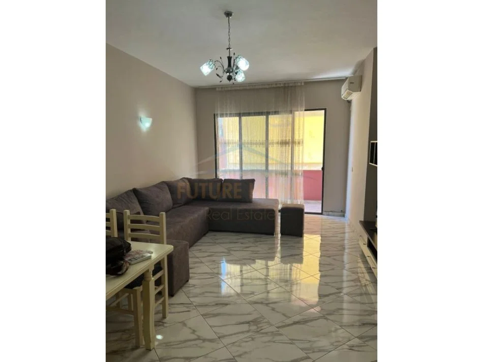 Tirane, jepet me qera apartament 2+1 Kati 7, 90 m² 450 € (Spitali Amerikan 3)